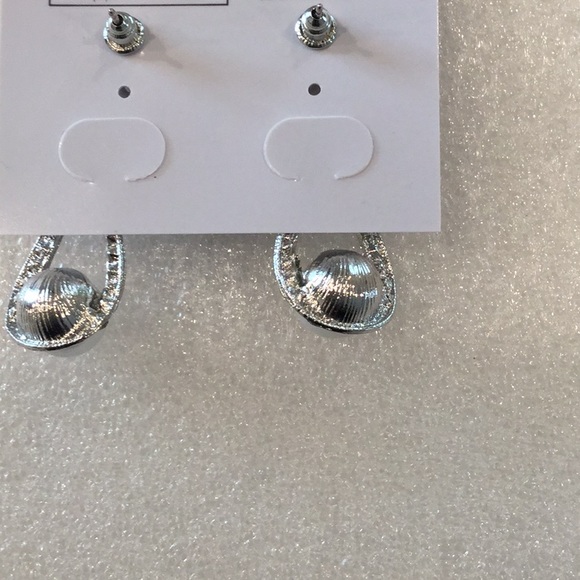 🌴NWT Too Awesome Crystal / Silver Earrings Wardrobe Must Have Fun To Wear 🌴 - Picture 8 of 9